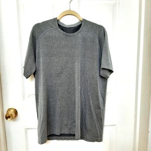 Lululemon Grey Men Short Sleeve Shirt Sz